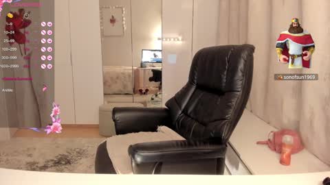 Snapshot of sirena99 chatting on 02.13.25 Sirene online show from 02.13.25