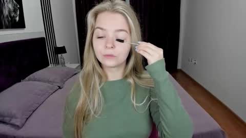 SirenaBloom online show from 10.13.25