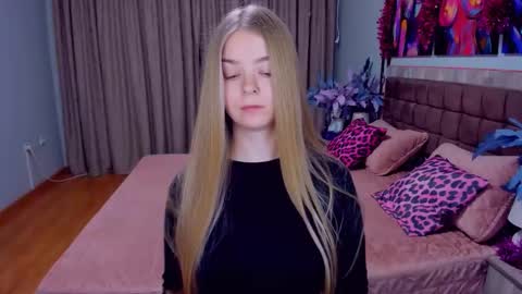 SirenaBloom online show from 12.19.25