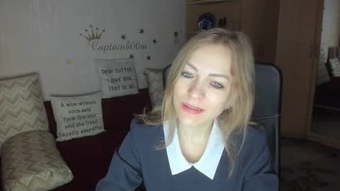 Snapshot of sirenasilk chatting on 10.12.25 sirenasilk online show from 10.12.25