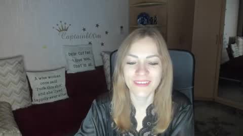 Snapshot of sirenasilk chatting on 10.15.25 sirenasilk online show from 10.15.25