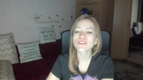 Snapshot of sirenasilk chatting on 10.22.25 sirenasilk online show from 10.22.25