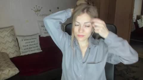 Snapshot of sirenasilk chatting on 10.28.25 sirenasilk online show from 10.28.25