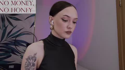 Snapshot of sirenaswhisper chatting on 06.16.26 Goddess Sirena online show from 06.16.26