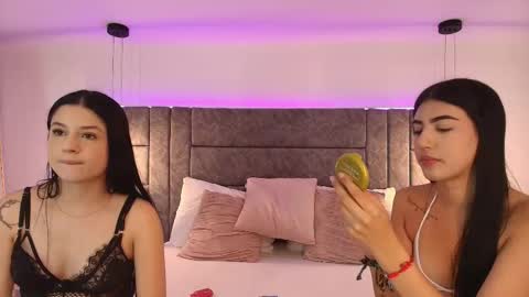 Snapshot of sirens_velvet__ chatting on 02.27.26 Sirens online show from 02.27.26