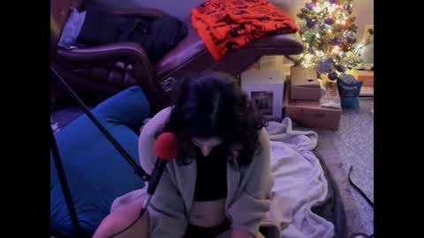 Snapshot of sirensasha chatting on 12.27.24 SirenSasha online show from 12.27.24