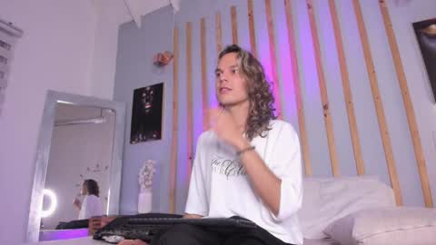 Snapshot of sirphigrant chatting on 10.17.25 Sirphi Grant online show from 10.17.25