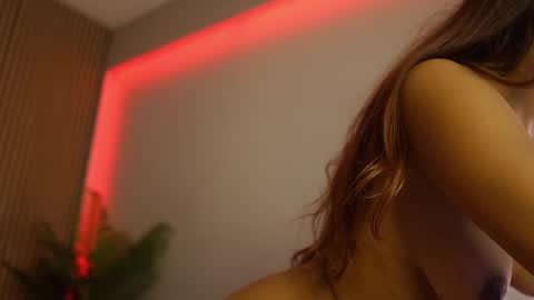 Snapshot of sisi_von_dee chatting on 11.12.25 Dee online show from 11.12.25