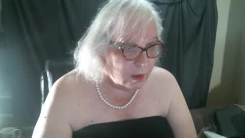 Snapshot of sissydianetx chatting on 12.16.24 Sissy Diane online show from 12.16.24
