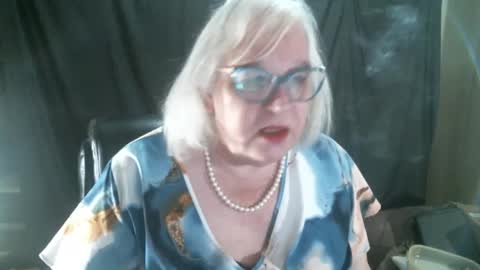 Snapshot of sissydianetx chatting on 01.01.25 Sissy Diane online show from 01.01.25