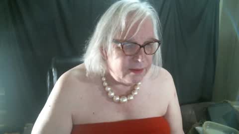 Snapshot of sissydianetx chatting on 01.02.25 Sissy Diane online show from 01.02.25