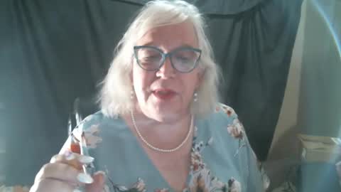 Snapshot of sissydianetx chatting on 01.21.25 Sissy Diane online show from 01.21.25