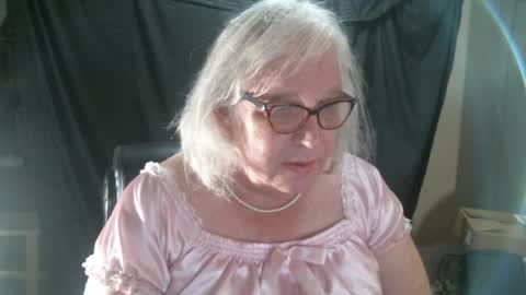 Snapshot of sissydianetx chatting on 02.08.25 Sissy Diane online show from 02.08.25