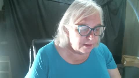 Snapshot of sissydianetx chatting on 02.11.25 Sissy Diane online show from 02.11.25