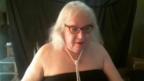 Snapshot of sissydianetx chatting on 03.02.25 Sissy Diane online show from 03.02.25