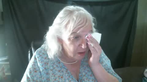 Snapshot of sissydianetx chatting on 09.10.25 Sissy Diane online show from 09.10.25