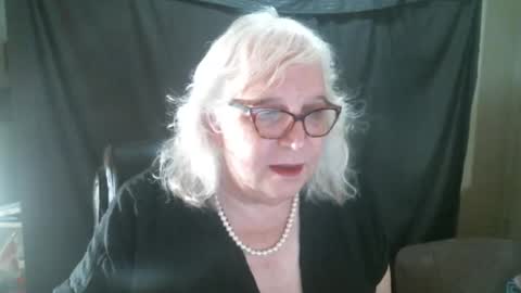 Snapshot of sissydianetx chatting on 09.15.25 Sissy Diane online show from 09.15.25