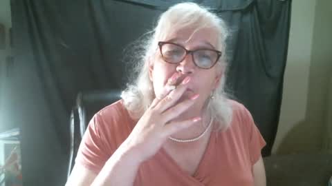Snapshot of sissydianetx chatting on 09.19.25 Sissy Diane online show from 09.19.25