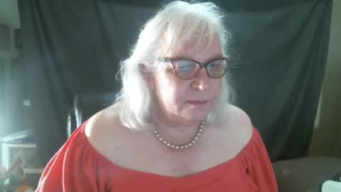 Snapshot of sissydianetx chatting on 10.02.25 Sissy Diane online show from 10.02.25