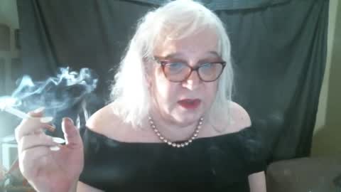Snapshot of sissydianetx chatting on 10.05.25 Sissy Diane online show from 10.05.25