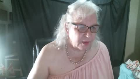 Snapshot of sissydianetx chatting on 10.12.25 Sissy Diane online show from 10.12.25