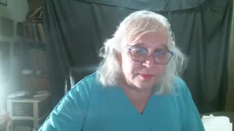 Snapshot of sissydianetx chatting on 10.21.25 Sissy Diane online show from 10.21.25