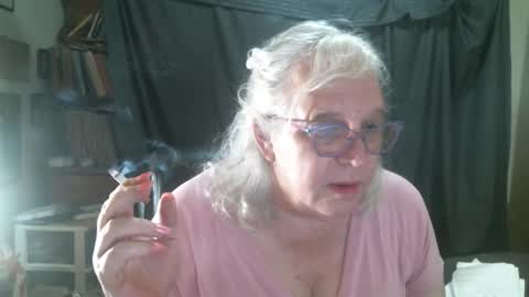 Snapshot of sissydianetx chatting on 10.22.25 Sissy Diane online show from 10.22.25