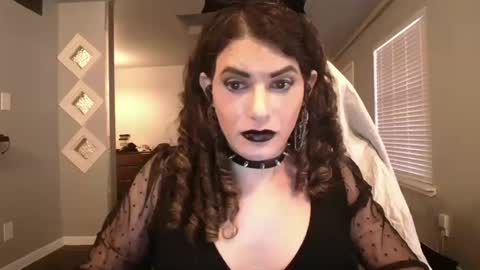 Snapshot of sissyember chatting on 10.20.25 sissyember online show from 10.20.25