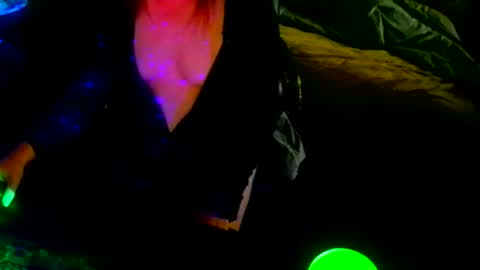 Snapshot of sissyred2314 chatting on 10.03.25 red online show from 10.03.25