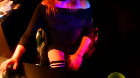 Snapshot of sissyred2314 chatting on 10.27.25 red online show from 10.27.25