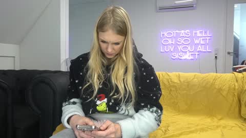 Elise online show from 01.26.25