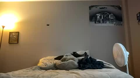 Snapshot of sk8ter_v2 chatting on 12.08.24 Christopher online show from 12.08.24