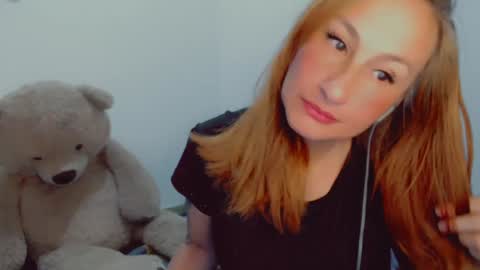Snapshot of skarlett2072 chatting on 12.12.24 Arlett online show from 12.12.24