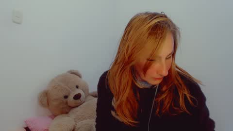 Snapshot of skarlett2072 chatting on 12.23.24 Arlett online show from 12.23.24