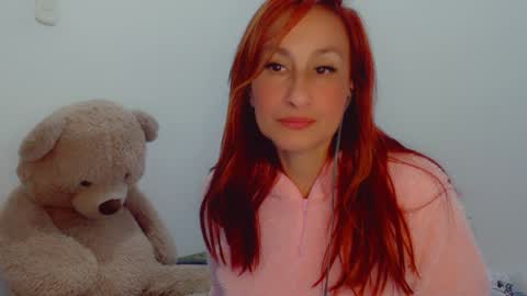 Snapshot of skarlett2072 chatting on 01.02.25 Arlett online show from 01.02.25