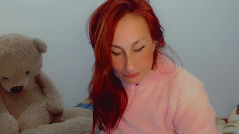 Snapshot of skarlett2072 chatting on 01.04.25 Arlett online show from 01.04.25