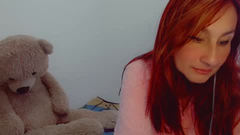 Snapshot of skarlett2072 chatting on 01.04.25 Arlett online show from 01.04.25