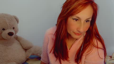 Snapshot of skarlett2072 chatting on 01.05.25 Arlett online show from 01.05.25