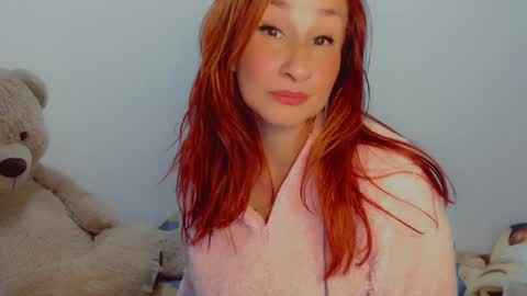 Snapshot of skarlett2072 chatting on 01.06.25 Arlett online show from 01.06.25