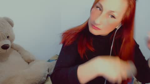 Snapshot of skarlett2072 chatting on 01.06.25 Arlett online show from 01.06.25