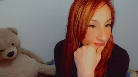 Snapshot of skarlett2072 chatting on 01.07.25 Arlett online show from 01.07.25