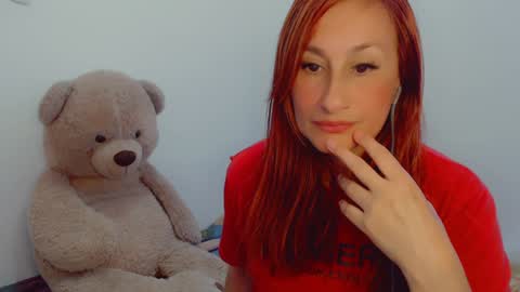 Snapshot of skarlett2072 chatting on 01.11.25 Arlett online show from 01.11.25