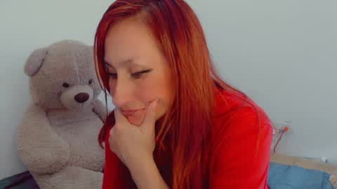 Snapshot of skarlett2072 chatting on 01.11.25 Arlett online show from 01.11.25