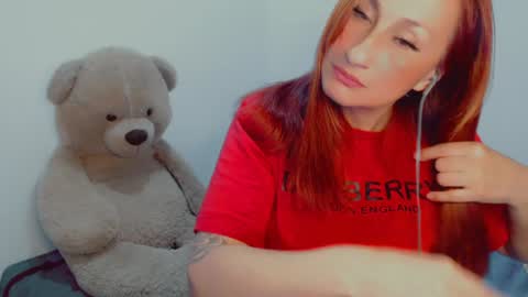 Snapshot of skarlett2072 chatting on 01.11.25 Arlett online show from 01.11.25