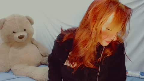 Snapshot of skarlett2072 chatting on 02.11.25 Arlett online show from 02.11.25