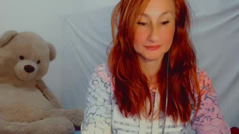 Snapshot of skarlett2072 chatting on 02.12.25 Arlett online show from 02.12.25