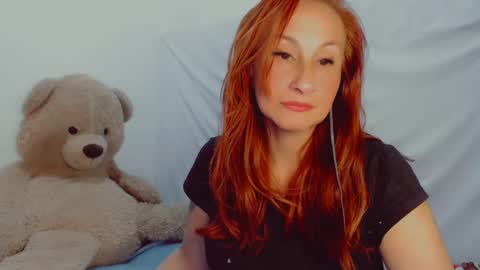 Snapshot of skarlett2072 chatting on 02.13.25 Arlett online show from 02.13.25