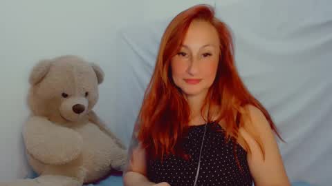 Snapshot of skarlett2072 chatting on 02.19.25 Arlett online show from 02.19.25