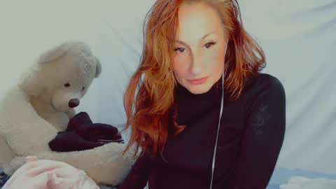 Snapshot of skarlett2072 chatting on 02.28.25 Arlett online show from 02.28.25