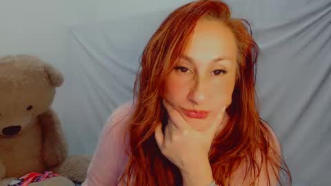 Snapshot of skarlett2072 chatting on 03.07.25 Arlett online show from 03.07.25